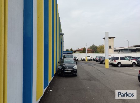 Azzurro Caravaggio Parking (Paga online) foto 7