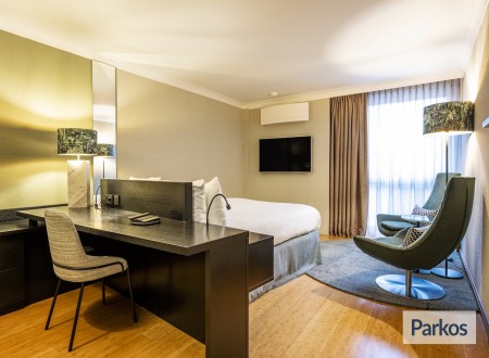 Holiday Inn Brussels Airport (No Shuttle) - Park Sleep & Fly photo 2