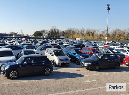 King Parking Fiumicino (Paga in parcheggio) foto 8