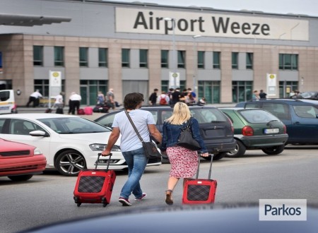 P1 Weeze Airport foto 3