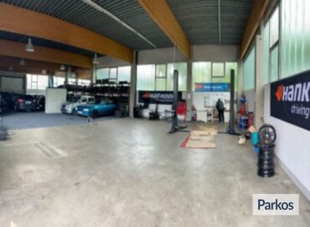 Universum Airport Parking + Auto Service photo 3