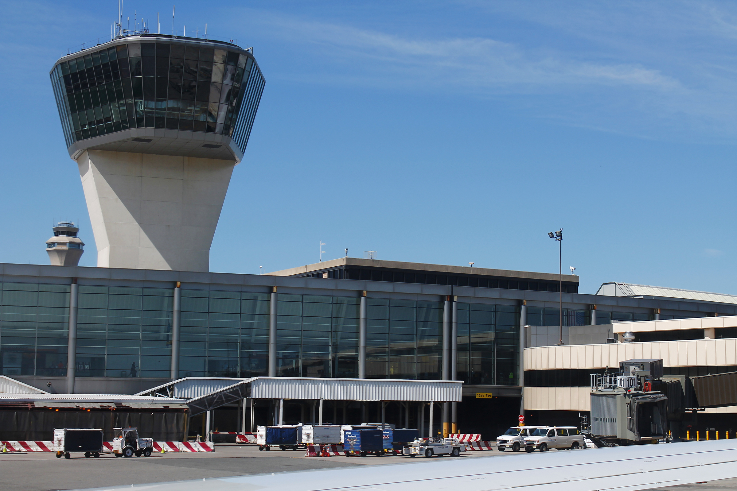 newark airport to quebec city