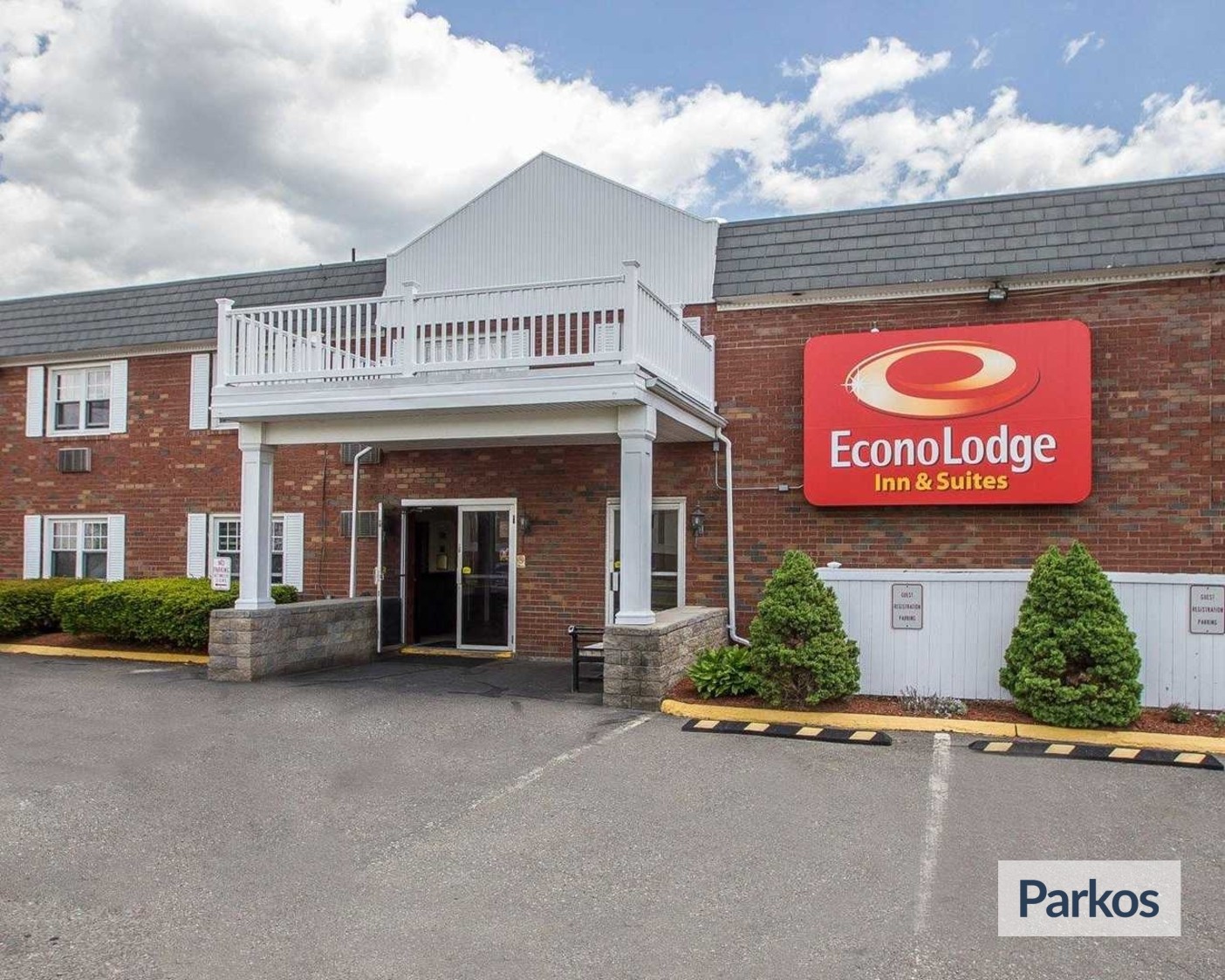 Econo Logde Inn & Suites (BDL) - Bradley Airport Parking - picture 1