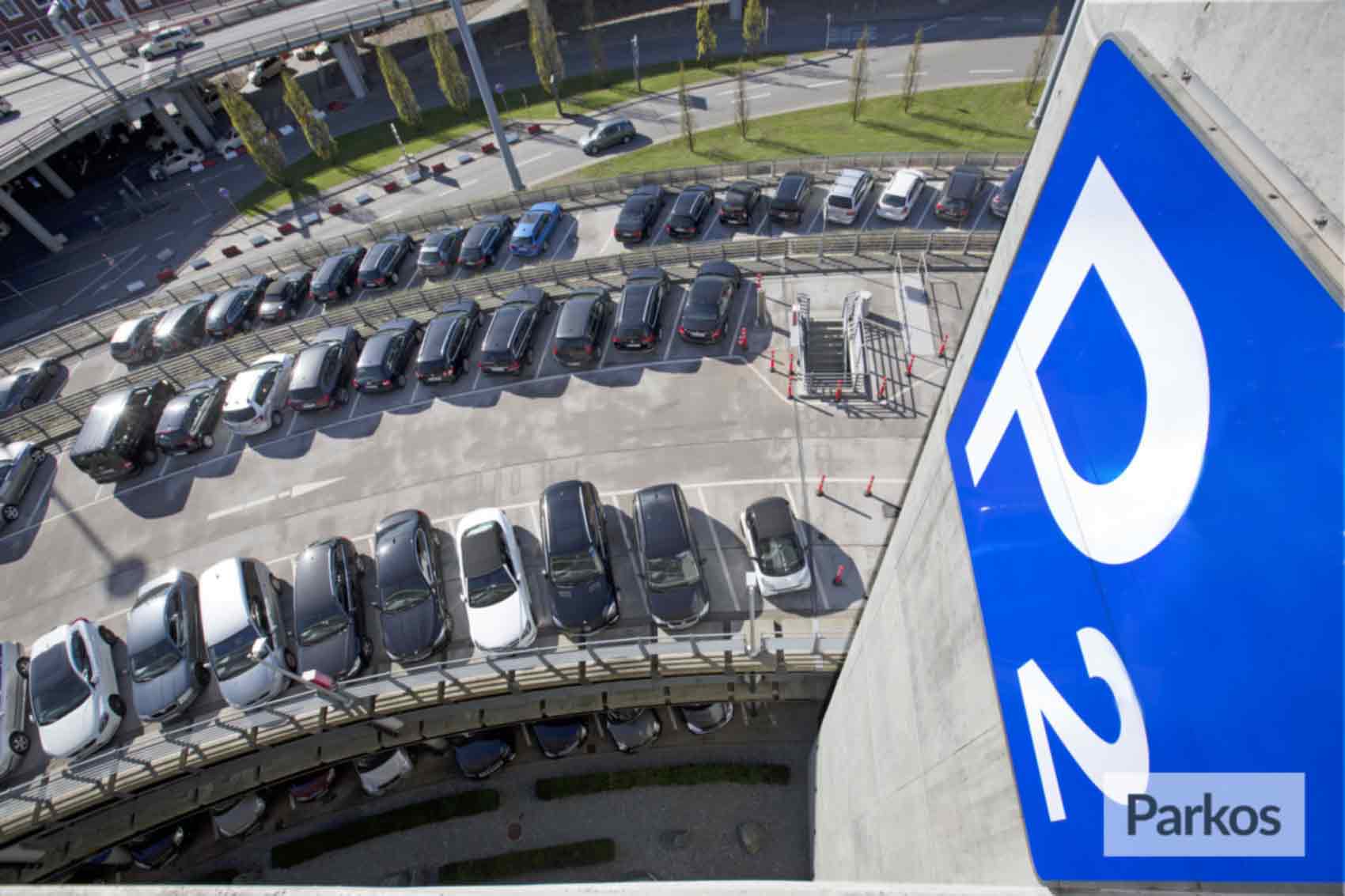 Hamburg Flughafen Parking Terminal 1: Park & Walk