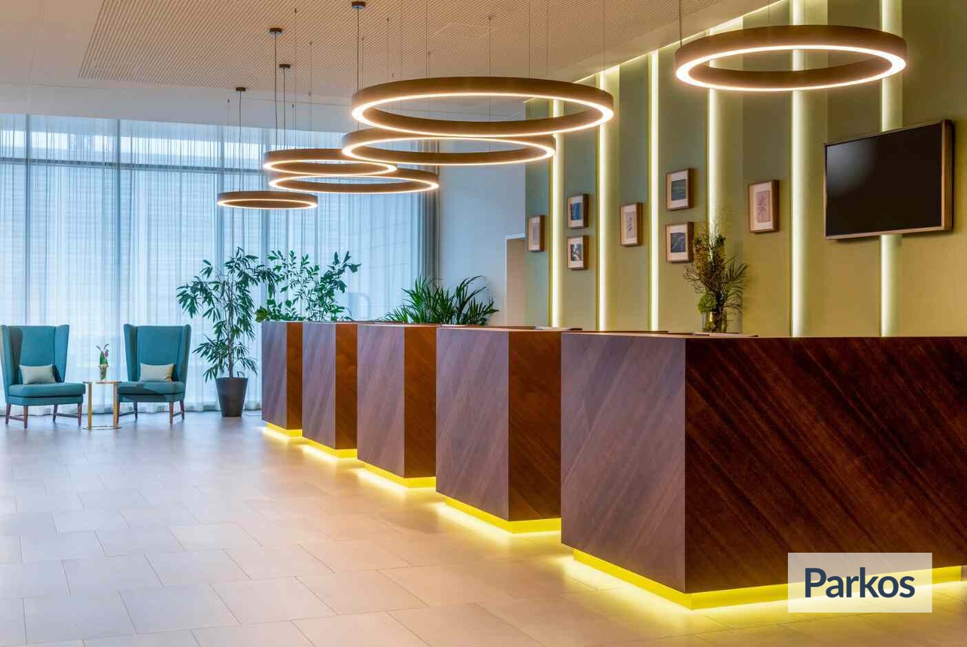 Mövenpick Stuttgart Airport Park Sleep & Fly parkos.de