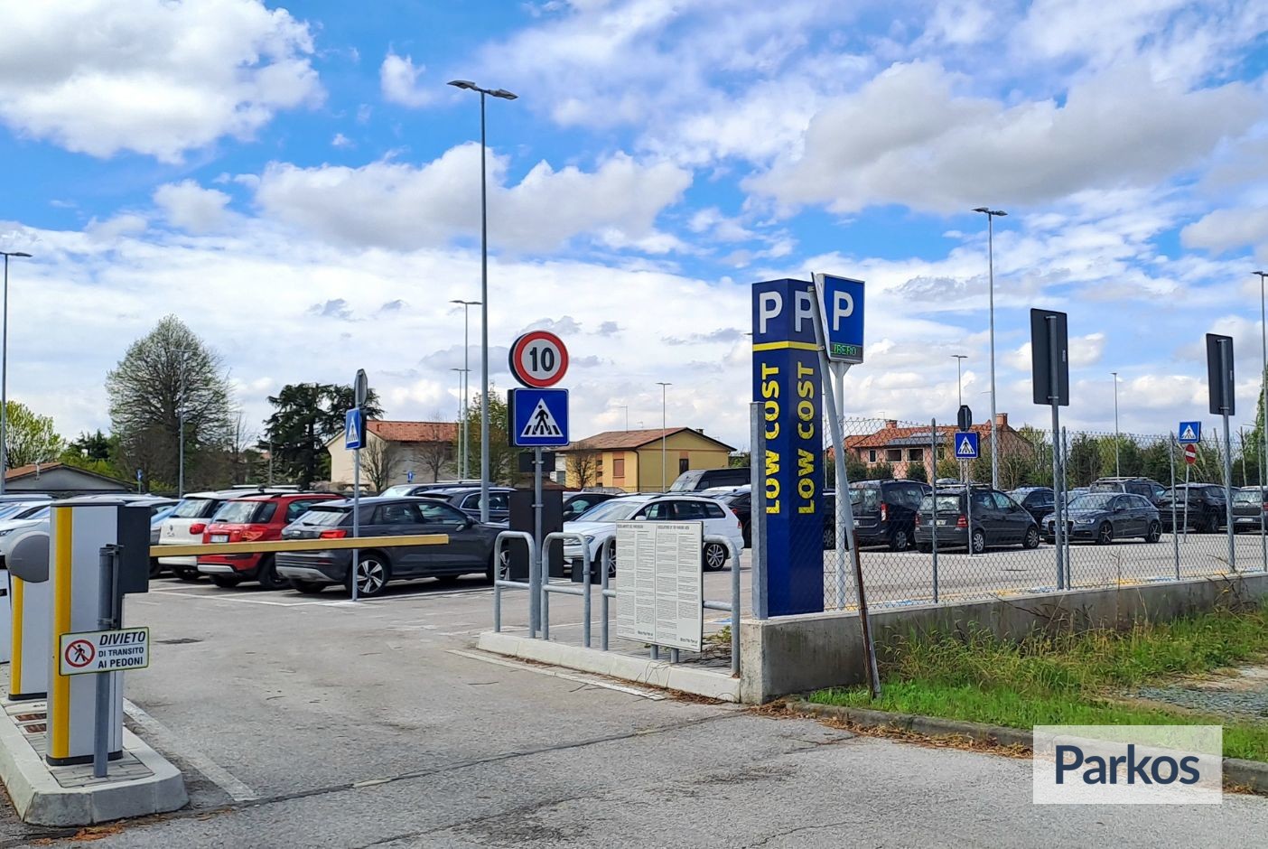 Park Low Cost Aeroporto di Treviso - Parcheggio Aeroporto Treviso - picture 1