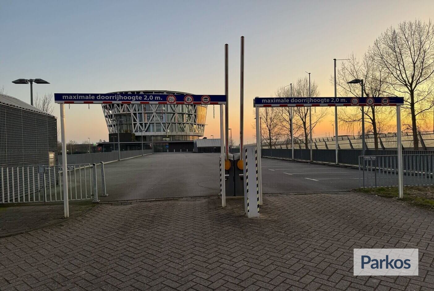 Flughafen Schiphol Ankunft Terminal Parken parkos.de