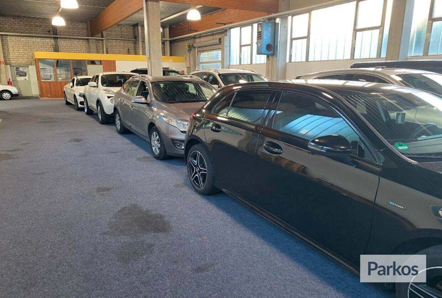 Universum Parking + Auto Service - Düsseldorf Airport Parking - picture 1