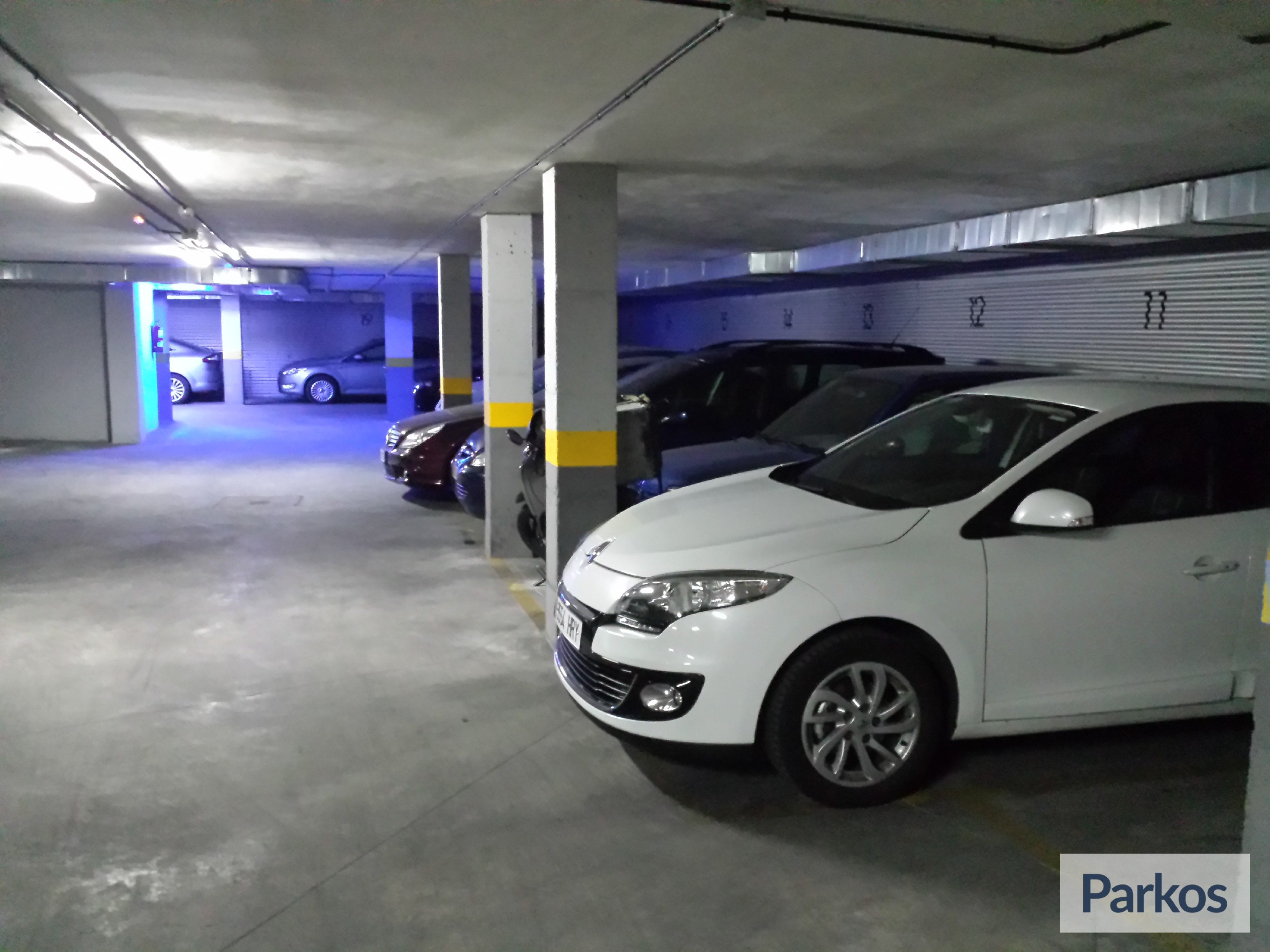 Viparking Madrid parking Subterráneo (Paga online) - Estacionamento Aeroporto Madrid - picture 1